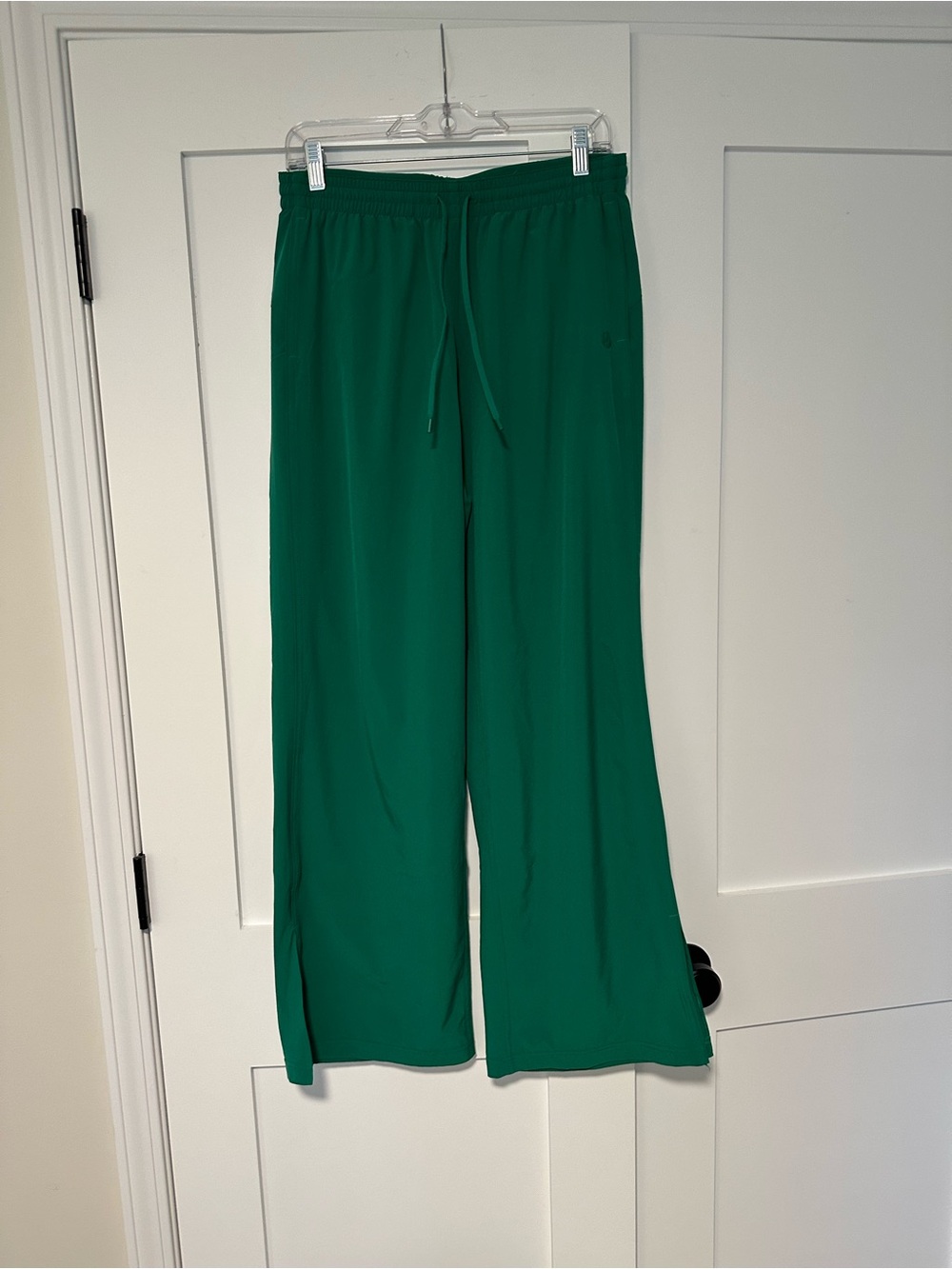 lululemon athletica women’s court rival raceway green track pants